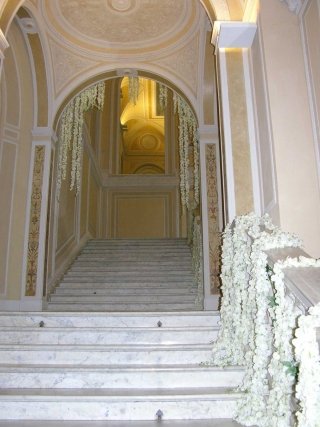 Lo-scalone-monumentale-che-porta-al-piano-nobile Lo-scalone-monumentale-che-porta-al-piano-nobile