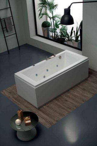 vasca freestanding della collezione Progetto Puro di Grandform vasca freestanding della collezione Progetto Puro di Grandform