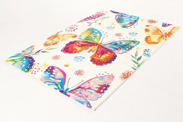 È in polipropilene frisé il tappeto contemporaneo di ABC Italia decorato da una composizione di farfalle multicolor. Misure standard, 100x150 e 133x190 cm. È in polipropilene frisé il tappeto contemporaneo di ABC Italia decorato da una composizione di farfalle multicolor. Misure standard, 100x150 e 133x190 cm.