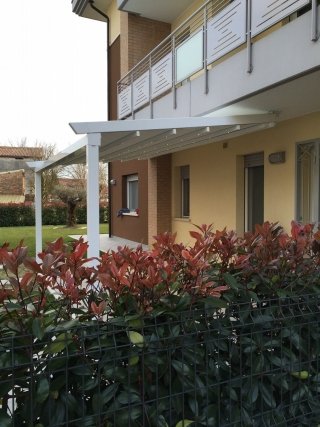 pergola addossata a parete PERGOTESA R128 bt group pergola addossata a parete PERGOTESA R128 bt group