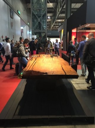 Il tavolo esposto al Salone Il tavolo esposto al Salone