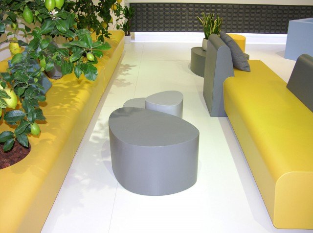 Stone la nuova linea di pouf e tavolini dell’azienda spagnola Stratta Stone la nuova linea di pouf e tavolini dell’azienda spagnola Stratta