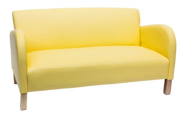 È a due posti il divano Sun di Novità Home dalle linee stondate, con rivestimento in poliuretano giallo ananas. Misura L 140 x P 77 x H 72 cm. È a due posti il divano Sun di Novità Home dalle linee stondate, con rivestimento in poliuretano giallo ananas. Misura L 140 x P 77 x H 72 cm.