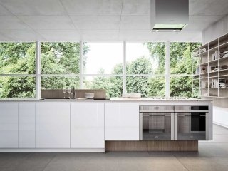 cucina con isola e vetro bianco lucido Way di Snaidero cucina con isola e vetro bianco lucido Way di Snaidero