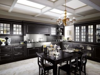 cucina in legno massello laccato Opaco Nero con anticatura Argento Baltimora di Scavolini cucina in legno massello laccato Opaco Nero con anticatura Argento Baltimora di Scavolini