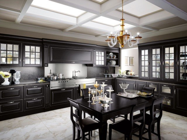 cucina in legno massello laccato Opaco Nero con anticatura Argento Baltimora di Scavolini cucina in legno massello laccato Opaco Nero con anticatura Argento Baltimora di Scavolini