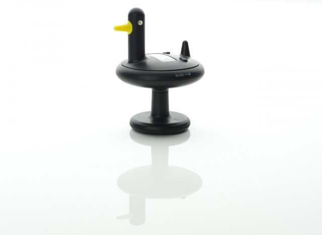 Il contaminuti "Duck Timer" di Eero Aarnio.per Alessi in vendita promozionale allo shop di Crusinallo (VB) Il contaminuti "Duck Timer" di Eero Aarnio.per Alessi in vendita promozionale allo shop di Crusinallo (VB)