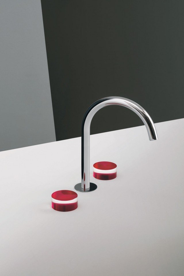 rubinetto e manopole rosse collezione Nice di Fantini (design Matteo Thun-Antonio Rodriguez) rubinetto e manopole rosse collezione Nice di Fantini (design Matteo Thun-Antonio Rodriguez)