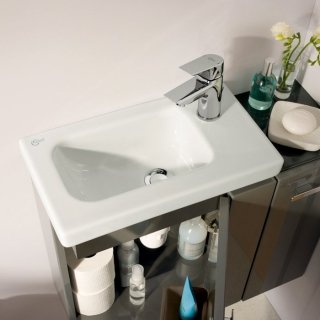 Lavamani Connect Space ideal standard da 450 mm montato su mobiletto sottolavabo con apertura a “L” per agevolare l’accesso e per consentire il più adeguato sfruttamento degli spazi. Lavamani Connect Space ideal standard da 450 mm montato su mobiletto sottolavabo con apertura a “L” per agevolare l’accesso e per consentire il più adeguato sfruttamento degli spazi.