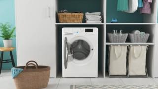 La lavatrice a libera installazione a carica frontale BWSE 7125X SV IT di Indesit ha una capacità di 7 kg.
È in classe energetica B, con centrifuga a 1200 giri al minuto, rapida ed efficiente. Colore bianco.
Prezzo suggerito 429 euro. www.indesit.it