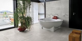 Pavimenti per il bagno: gres in tante versioni, diversissime per gusto e stile