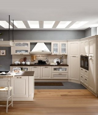 cucina Olimpia di Mobilturi in legno massello di frassino, nei colori bianco, beige ed écru cucina Olimpia di Mobilturi in legno massello di frassino, nei colori bianco, beige ed écru