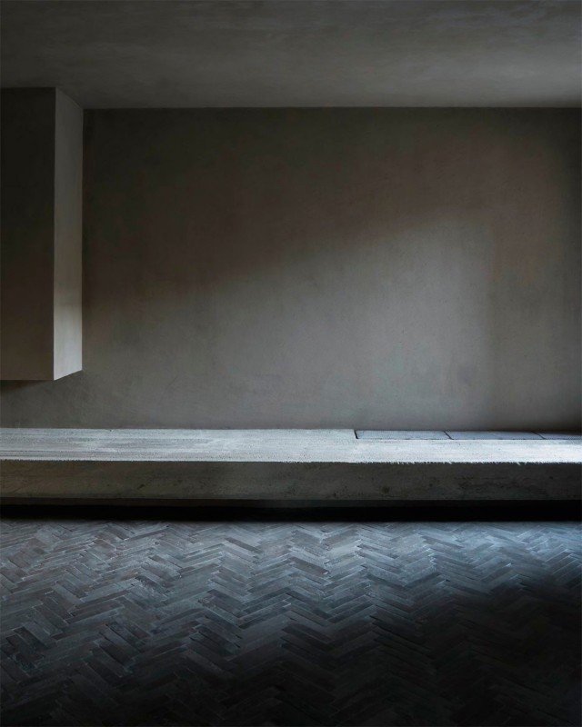 parete decorata con intonaco di finitura Multiterra a base di argilla di Matteo Brioni parete decorata con intonaco di finitura Multiterra a base di argilla di Matteo Brioni
