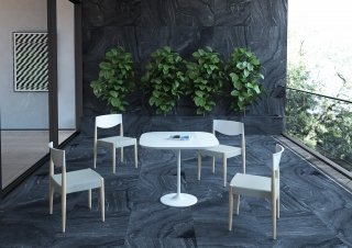 6. Virna di Alma Design è un modello leggero e resistente; la struttura è in faggio, la seduta e lo schienale sono imbottiti e rivestiti in tessuto chiaro. Misura L 53,9 x P 46,4 x H 79,7 cm. Prezzo 280,60 euro per la versione base. www.alma-design.it 6. Virna di Alma Design è un modello leggero e resistente; la struttura è in faggio, la seduta e lo schienale sono imbottiti e rivestiti in tessuto chiaro. Misura L 53,9 x P 46,4 x H 79,7 cm. Prezzo 280,60 euro per la versione base. www.alma-design.it
