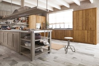 cucina dai frontali di colonne e basi realizzati con assi di legno vecchio Maestrale di Scandola cucina dai frontali di colonne e basi realizzati con assi di legno vecchio Maestrale di Scandola