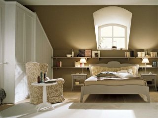 letto Arcanda in abete, poltrona Bergère, tavolino Salotto letto Arcanda in abete, poltrona Bergère, tavolino Salotto