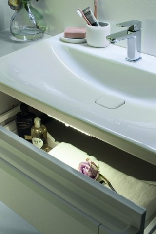 Mobile sottolavabo Tonic II con sistema Ideal Flow che consente di guadagnare il 20% di spazio in più. Mobile sottolavabo Tonic II con sistema Ideal Flow che consente di guadagnare il 20% di spazio in più.