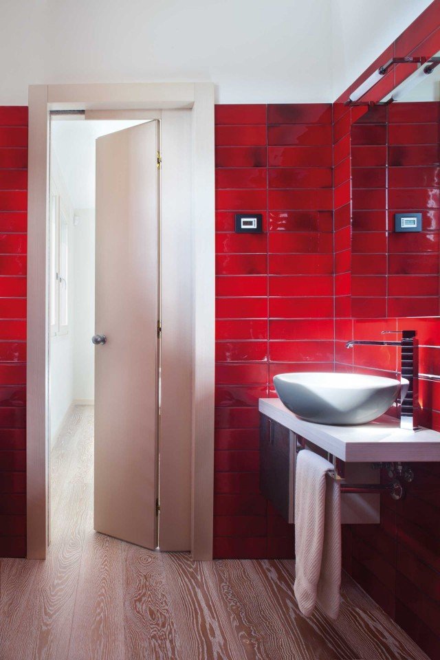 porta per metà scorrevole e metà a battente Novanta di ECLISSE porta per metà scorrevole e metà a battente Novanta di ECLISSE