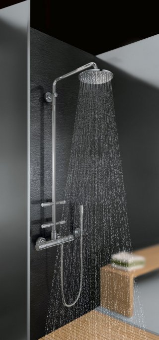 sistema doccia dotato di miscelatore termostatico esterno e quattro soffioni laterali Rainshower System 210 di Grohe sistema doccia dotato di miscelatore termostatico esterno e quattro soffioni laterali Rainshower System 210 di Grohe