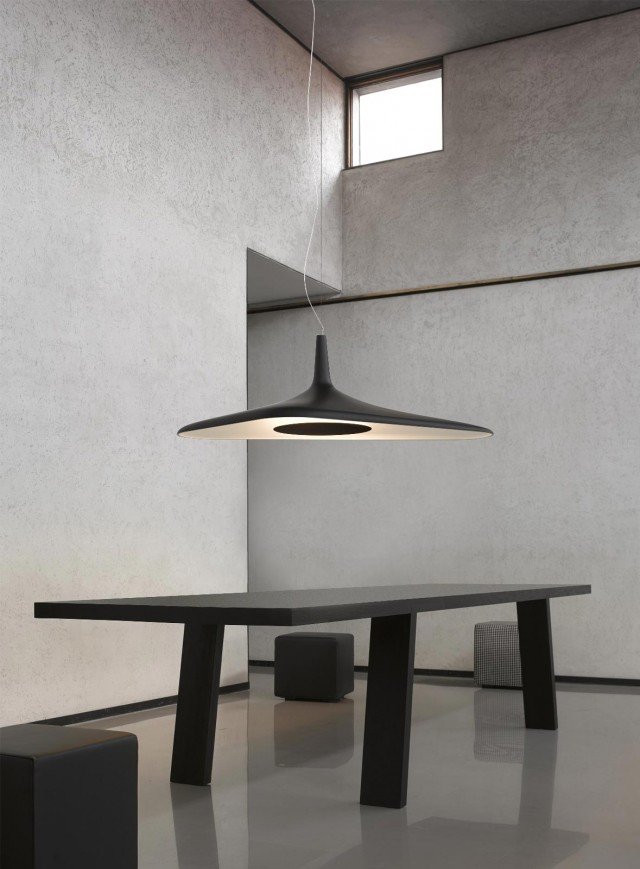 Soleil Noir di Luceplan è una lampada futuristica realizzata in poliuretano espanso stampato; la luce a Led è nascosta all’interno del disco e genera una luce diffusa indiretta. La sospensione è sostenuta da un solo cavo asimmetrico e mantiene il suo equilibrio grazie ai diversi spessori del corpo. Misura L 120 x P 62,5 x H 35,3 cm. Prezzo su richiesta. HYPERLINK "http://www.luceplan.com" www.luceplan.com Soleil Noir di Luceplan è una lampada futuristica realizzata in poliuretano espanso stampato; la luce a Led è nascosta all’interno del disco e genera una luce diffusa indiretta. La sospensione è sostenuta da un solo cavo asimmetrico e mantiene il suo equilibrio grazie ai diversi spessori del corpo. Misura L 120 x P 62,5 x H 35,3 cm. Prezzo su richiesta. HYPERLINK "http://www.luceplan.com" www.luceplan.com