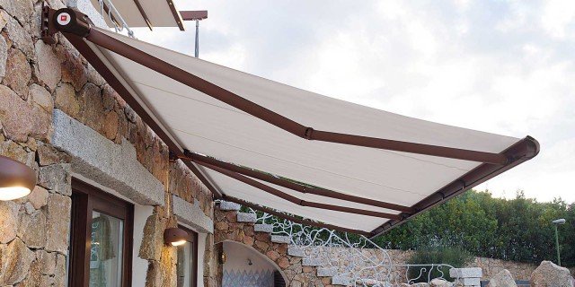 Tende, ombrelloni e pergole per difendersi dal sole cose di casa Tende sole e pioggia