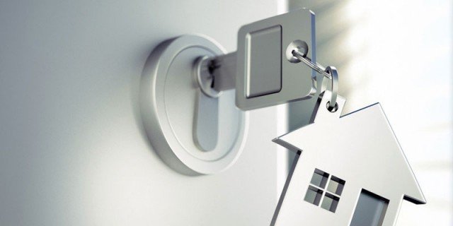 Una casa anti furto con porte blindate, finestre di sicurezza e ... Sistema antintrusione per lucernari