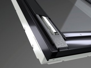 inestra 70Q di Velux prevede 2 punti di chiusura con chiave e vetro stratificato inestra 70Q di Velux prevede 2 punti di chiusura con chiave e vetro stratificato