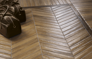 Piastrelle Vintage in formato Chevron da pressa 7,5x40,7 cm nei colori Brune e Doré