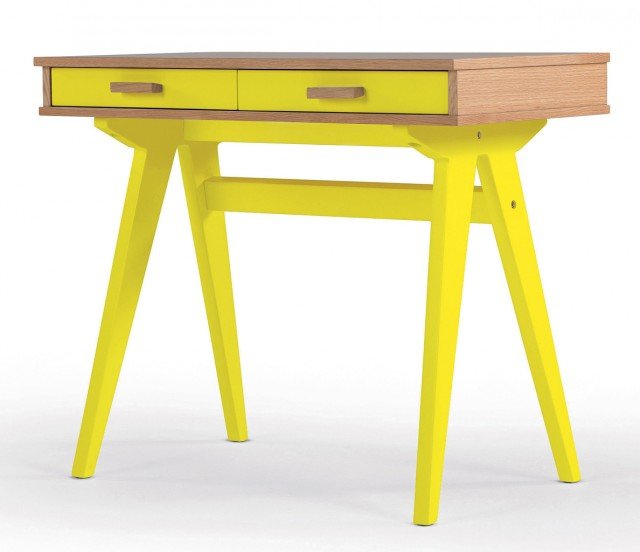 Doppia finitura - impiallacciato rovere e laccato giallo - per la scrivania Ministroller
di Made.com. Misura
L 85 x P 80 x H 71 cm. € 299* Doppia finitura - impiallacciato rovere e laccato giallo - per la scrivania Ministroller
di Made.com. Misura
L 85 x P 80 x H 71 cm. € 299*