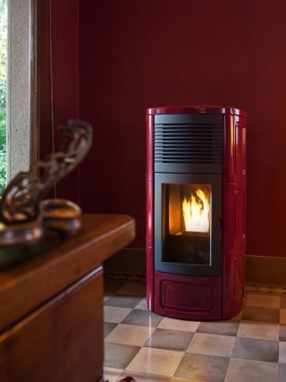 stufa Suite in ceramica bordeaux MCZ stufa Suite in ceramica bordeaux MCZ