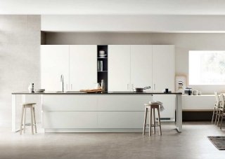 cucina Foodshelf di Scavolini con capienti armadiature cucina Foodshelf di Scavolini con capienti armadiature