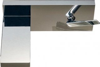 Miscelatore Him di Zucchetti con getto a cascata Miscelatore Him di Zucchetti con getto a cascata