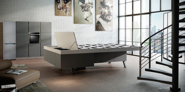 Un elemento jolly e hi-tech Sotto il piano del tavolo si nascondono lavello, miscelatore e piano cottura. Grazie a meccanismi elettrici integrati compaiono, all'occorrenza, forno, mini frigorifero e vani a giorno, controllabili anche a distanza. ● Common Table di Arrex Le Cucine Il tavolo multifunzione è costruito interamente con materiali riciclabili al 100%: alluminio, pannelli "eco-friendly" e vetro. Il prezzo è su progetto, in quanto realizzato su misura. Un elemento jolly e hi-tech Sotto il piano del tavolo si nascondono lavello, miscelatore e piano cottura. Grazie a meccanismi elettrici integrati compaiono, all'occorrenza, forno, mini frigorifero e vani a giorno, controllabili anche a distanza. ● Common Table di Arrex Le Cucine Il tavolo multifunzione è costruito interamente con materiali riciclabili al 100%: alluminio, pannelli "eco-friendly" e vetro. Il prezzo è su progetto, in quanto realizzato su misura.