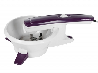 Passì di Ariete è un passaverdure elettrico che separa le bucce e i semi dalla polpa, senza aggiungere aria ai cibi passati. Recipiente, pala e dischi sono lavabili anche in lavastoviglie e grazie a 3 dischi (fori piccoli, medi e grandi) permette di realizzare anche purè, o conserve e marmellate. Prezzo 55 euro. www.ariete.net