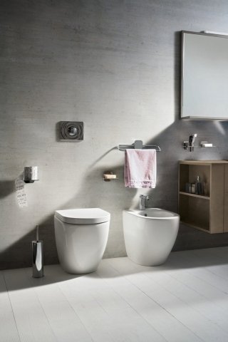 water e bidet Up della linea Play di Cerasa con installazione a pavimento water e bidet Up della linea Play di Cerasa con installazione a pavimento