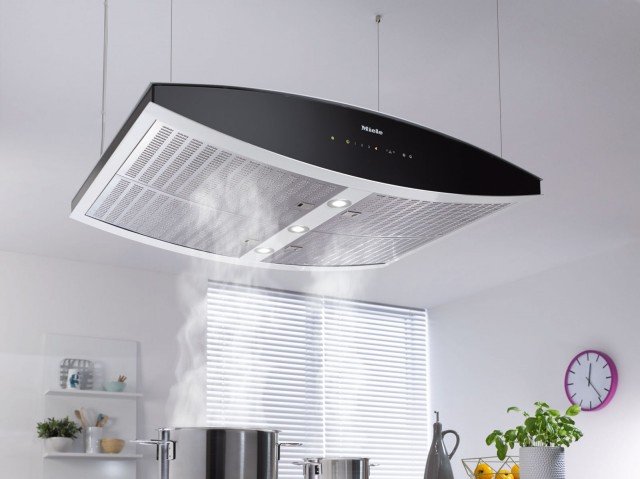7- La cappa aspirante a isola DA 7006 D Aura di Miele con comandi touch e LED a risparmio energetico per maggiore comodità d'uso, ha forma ellittica da 100 cm. E’ dotata della funzione Con@ctivity 2.0 con cui comunica con il piano cottura per selezionare in modo automatico il livello di funzionamento ottimale mantenendo sempre ideale il clima. Prezzo 3.416 euro. www.mieleitalia.it 7- La cappa aspirante a isola DA 7006 D Aura di Miele con comandi touch e LED a risparmio energetico per maggiore comodità d'uso, ha forma ellittica da 100 cm. E’ dotata della funzione Con@ctivity 2.0 con cui comunica con il piano cottura per selezionare in modo automatico il livello di funzionamento ottimale mantenendo sempre ideale il clima. Prezzo 3.416 euro. www.mieleitalia.it