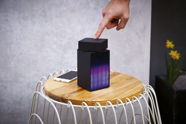 Ideale per portare la propria musica preferita sempre con sé, lo speaker BT12 di Bigben Interactive ha la forma di un piccolo ed elegante parallelepipedo nero ed è in grado di uniformarsi con qualsiasi tipo di ambiente. Per aumentare il volume è sufficiente ruotare il quadrante superiore del device, mentre dalla cassa frontale le note musicali in uscita sono accompagnate da una serie di colori vivaci che cambiano continuamente grazie ai LED integrati. Prezzo 59,90 euro. www.bigbeninteractive.it Ideale per portare la propria musica preferita sempre con sé, lo speaker BT12 di Bigben Interactive ha la forma di un piccolo ed elegante parallelepipedo nero ed è in grado di uniformarsi con qualsiasi tipo di ambiente. Per aumentare il volume è sufficiente ruotare il quadrante superiore del device, mentre dalla cassa frontale le note musicali in uscita sono accompagnate da una serie di colori vivaci che cambiano continuamente grazie ai LED integrati. Prezzo 59,90 euro. www.bigbeninteractive.it