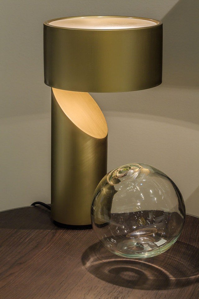 natuzzi-VICO_lamp_-regali-oro-per-la-casa natuzzi-VICO_lamp_-regali-oro-per-la-casa