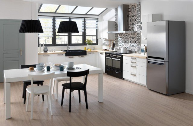 cucina bianca Artwood Linea di Schmidt con ante in MDF impiallacciato rovere cucina bianca Artwood Linea di Schmidt con ante in MDF impiallacciato rovere