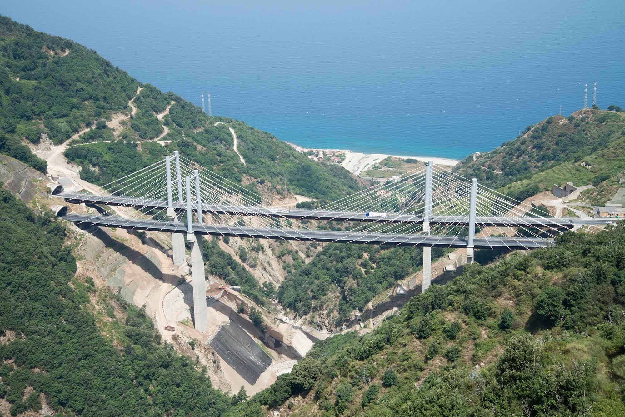 Verso il Mediterraneo. Sezioni del paesaggio da Salerno a Reggio Calabria Verso il Mediterraneo. Sezioni del paesaggio da Salerno a Reggio Calabria