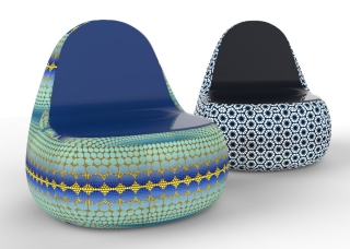 Demì, design Manuela Bucci di Luca Boffi è una poltroncina che prende spunto dal famoso Sacco di Zanotta. Ha il cuore di espanso che permette di mantenere la forma e il peso di chi si siede. E’ rivestita in tessuto elasticizzato  "The sensitive@design”  diverse le varianti di gamma. Misura L 65x P 70 xH 70 cm a partire da 1.700 euro. www.lucaboffi.it