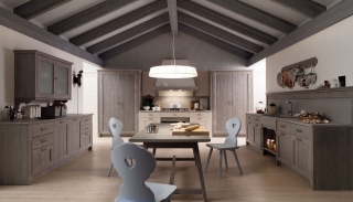 Tabià di Scandola è la cucina stile country nelle tinte neutre interamente formata da elementi realizzati in legno d'abete massello spazzolato nella finitura Ardesia Talcato e Neve; il top è in pietra piasentina. I due grandi armadi a doppia anta dogata accolgono i frigoriferi. Una base a due cassetti e un cestone misura L 60 x P 58,6 x H 72 cm. Prezzo 855,22 euro. www.scandolamobili.it