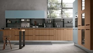 cucina con finitura Olmo impiallacciato e laccato opaco azzurro Mood di Stosa cucina con finitura Olmo impiallacciato e laccato opaco azzurro Mood di Stosa