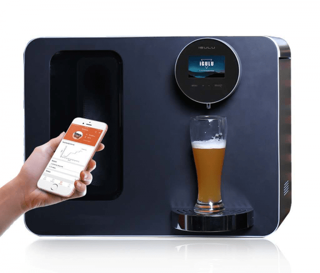 Gulu, un sistema per produrre birra in casa in modo assolutamente innovativo, ha vinto il premio Innovation Awards Honoree al CES 2017. L’utente ha il solo compito di fornire gli ingredienti e il materiale necessario e la birra viene prodotta interamente dalla macchina che provvede a tutto il processo di fermentazione. Si tratta di una perfetta alternativa ai processi di fabbricazione tradizionali. Accanto al meccanismo di birra-fermentazione, iGulu offre anche un enorme database di ricette. L’interfaccia utente è molto semplice: ha uno schermo da 4,3 pollici touch e può interagire con la sua app per smartphone. L’obiettivo dell’azienda è quello di semplificare il processo di fermentazione della birra, senza però comprometterne la qualità, e consentire agli utenti finali di avere la vera birra artigianale anche a casa propria. Dimensioni: L 50 x P 29 x H 39cm. 110V~220V AC. Potenza 1000W. Al momento è possibile preordinarla su Indiegogo al prezzo di 999,99 dollari. www.igulu.com Gulu, un sistema per produrre birra in casa in modo assolutamente innovativo, ha vinto il premio Innovation Awards Honoree al CES 2017. L’utente ha il solo compito di fornire gli ingredienti e il materiale necessario e la birra viene prodotta interamente dalla macchina che provvede a tutto il processo di fermentazione. Si tratta di una perfetta alternativa ai processi di fabbricazione tradizionali. Accanto al meccanismo di birra-fermentazione, iGulu offre anche un enorme database di ricette. L’interfaccia utente è molto semplice: ha uno schermo da 4,3 pollici touch e può interagire con la sua app per smartphone. L’obiettivo dell’azienda è quello di semplificare il processo di fermentazione della birra, senza però comprometterne la qualità, e consentire agli utenti finali di avere la vera birra artigianale anche a casa propria. Dimensioni: L 50 x P 29 x H 39cm. 110V~220V AC. Potenza 1000W. Al momento è possibile preordinarla su Indiegogo al prezzo di 999,99 dollari. www.igulu.com