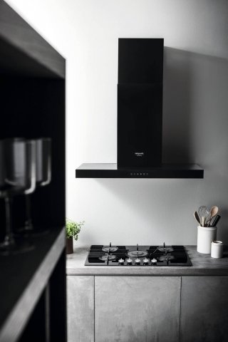 Il piano cottura con 5 fuochi a gas FTGHG 751 D/HA(BK) di Hotpoint ha il bruciatore Vertical Flame che irradia la fiamma in verticale tramite 420 microfori per una perfetta diffusione del calore in ogni punto della pentola e per una riduzione dei tempi di cottura. La pulizia risulta più semplice e rapida, grazie alla forma ultrapiatta del bruciatore, composto in un solo pezzo e facile da rimuovere. E’ da 60 cm. Prezzo da rivenditore. www.hotpoint-ariston.it Il piano cottura con 5 fuochi a gas FTGHG 751 D/HA(BK) di Hotpoint ha il bruciatore Vertical Flame che irradia la fiamma in verticale tramite 420 microfori per una perfetta diffusione del calore in ogni punto della pentola e per una riduzione dei tempi di cottura. La pulizia risulta più semplice e rapida, grazie alla forma ultrapiatta del bruciatore, composto in un solo pezzo e facile da rimuovere. E’ da 60 cm. Prezzo da rivenditore. www.hotpoint-ariston.it