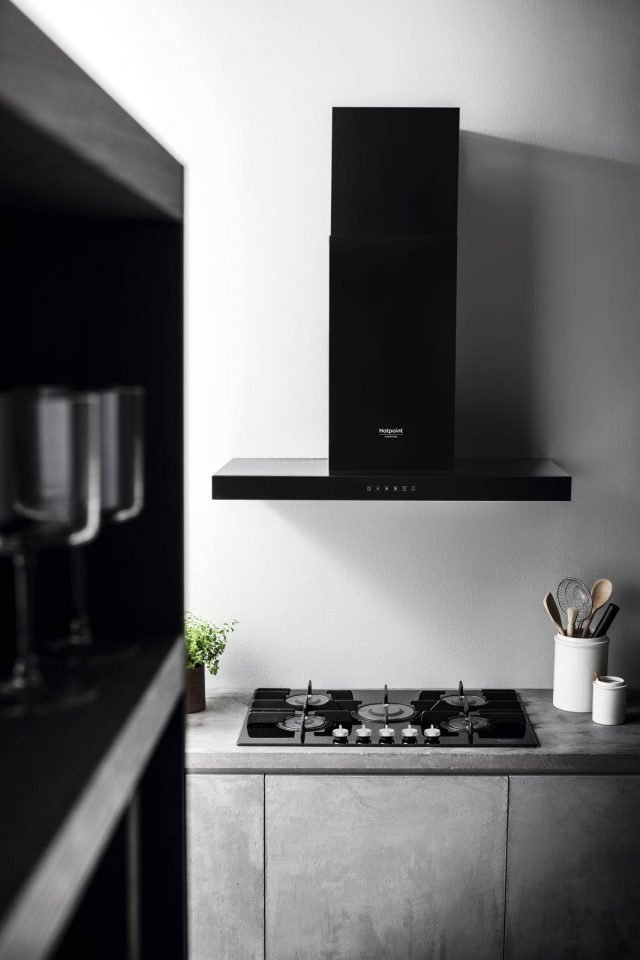 Il piano cottura con 5 fuochi a gas FTGHG 751 D/HA(BK) di Hotpoint ha il bruciatore Vertical Flame che irradia la fiamma in verticale tramite 420 microfori per una perfetta diffusione del calore in ogni punto della pentola e per una riduzione dei tempi di cottura. La pulizia risulta più semplice e rapida, grazie alla forma ultrapiatta del bruciatore, composto in un solo pezzo e facile da rimuovere. E’ da 60 cm. Prezzo da rivenditore. www.hotpoint-ariston.it Il piano cottura con 5 fuochi a gas FTGHG 751 D/HA(BK) di Hotpoint ha il bruciatore Vertical Flame che irradia la fiamma in verticale tramite 420 microfori per una perfetta diffusione del calore in ogni punto della pentola e per una riduzione dei tempi di cottura. La pulizia risulta più semplice e rapida, grazie alla forma ultrapiatta del bruciatore, composto in un solo pezzo e facile da rimuovere. E’ da 60 cm. Prezzo da rivenditore. www.hotpoint-ariston.it
