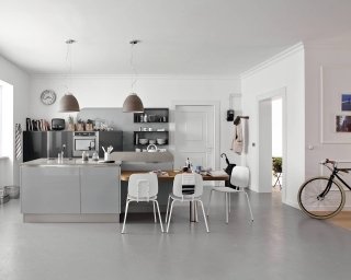 cucina in finitura matt grigio vulcano e piano in rovere miele Carrera.Go di Veneta Cucine cucina in finitura matt grigio vulcano e piano in rovere miele Carrera.Go di Veneta Cucine