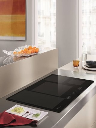 Il piano a induzione SmartCook di Whirlpool consente la cottura assistita per creare ricette con estrema semplicità. La temperatura viene adattata automaticamente in base al programma selezionato e il display segnala quando la pentola raggiunge il grado di calore ideale. Si possono scegliere fino a 8 differenti temperature in 8 differenti zone di cottura e ogni pentola può essere posizionata in qualsiasi punto del piano. Prezzo da rivenditore. www.whirlpool.it Il piano a induzione SmartCook di Whirlpool consente la cottura assistita per creare ricette con estrema semplicità. La temperatura viene adattata automaticamente in base al programma selezionato e il display segnala quando la pentola raggiunge il grado di calore ideale. Si possono scegliere fino a 8 differenti temperature in 8 differenti zone di cottura e ogni pentola può essere posizionata in qualsiasi punto del piano. Prezzo da rivenditore. www.whirlpool.it