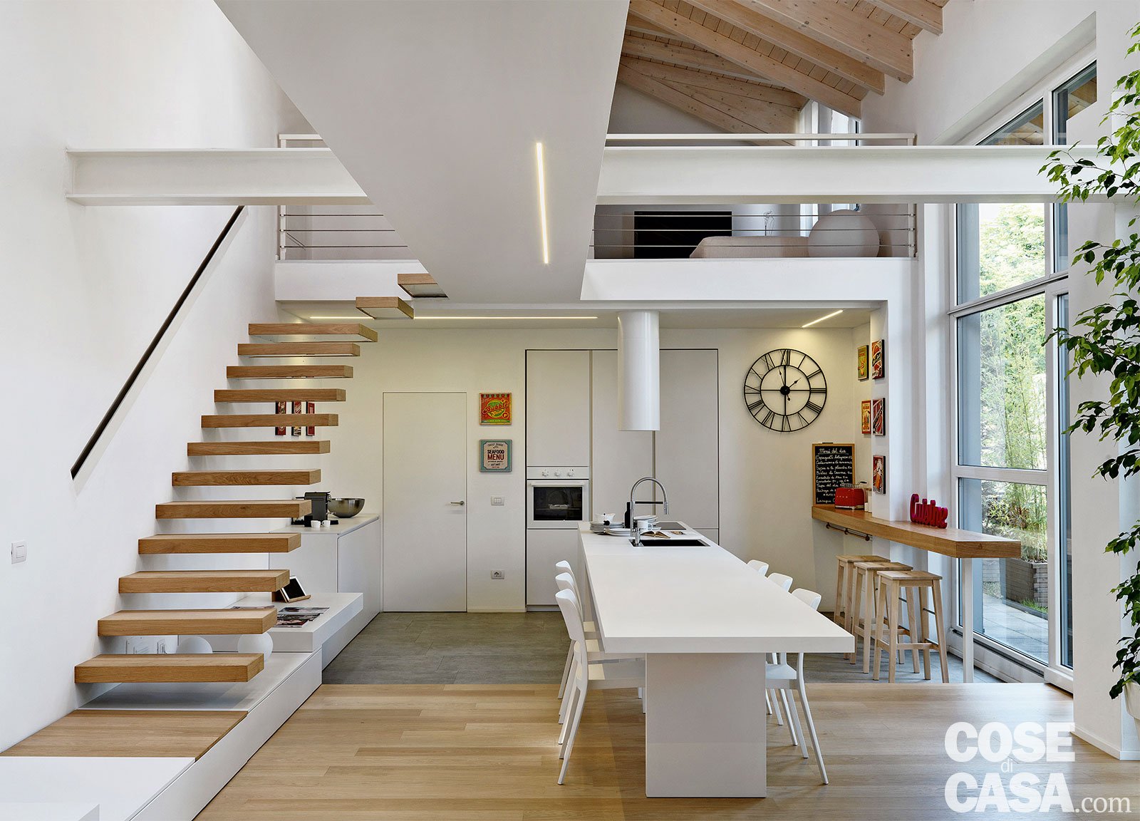Loft: una casa sottotetto a doppia altezza cose di casa Case con vetrate