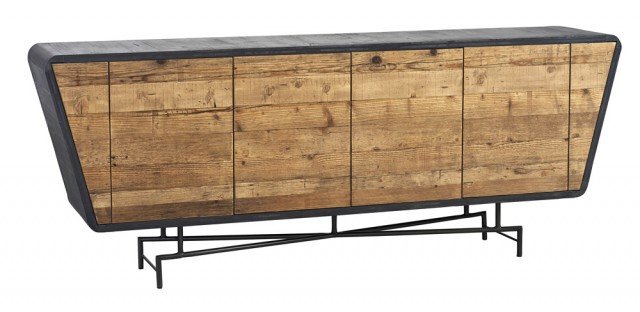 <strong>DB004893 di Dialma Brown</strong>, credenza realizzata in legno vecchio riciclato che arreda con discrezione il corridoio grazie all'aria vintage e alla profondità ridotta: permette di riporre tutti gli oggetti che non trovano posto in altri mobili. La cornice nera e l'insolita forma trapezoidale la rendono molto scenografica. Misura L 230 x P 45 x H 89 cm. Prezzo su richiesta.<strong> www.dialmabrown.it</strong> <strong>DB004893 di Dialma Brown</strong>, credenza realizzata in legno vecchio riciclato che arreda con discrezione il corridoio grazie all'aria vintage e alla profondità ridotta: permette di riporre tutti gli oggetti che non trovano posto in altri mobili. La cornice nera e l'insolita forma trapezoidale la rendono molto scenografica. Misura L 230 x P 45 x H 89 cm. Prezzo su richiesta.<strong> www.dialmabrown.it</strong>